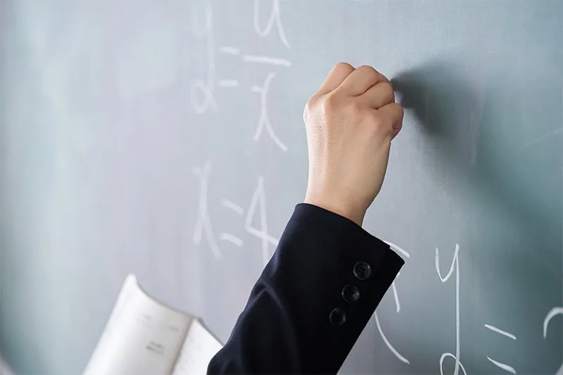 塾講師の一日スケジュール紹介！授業前・後って何してる？